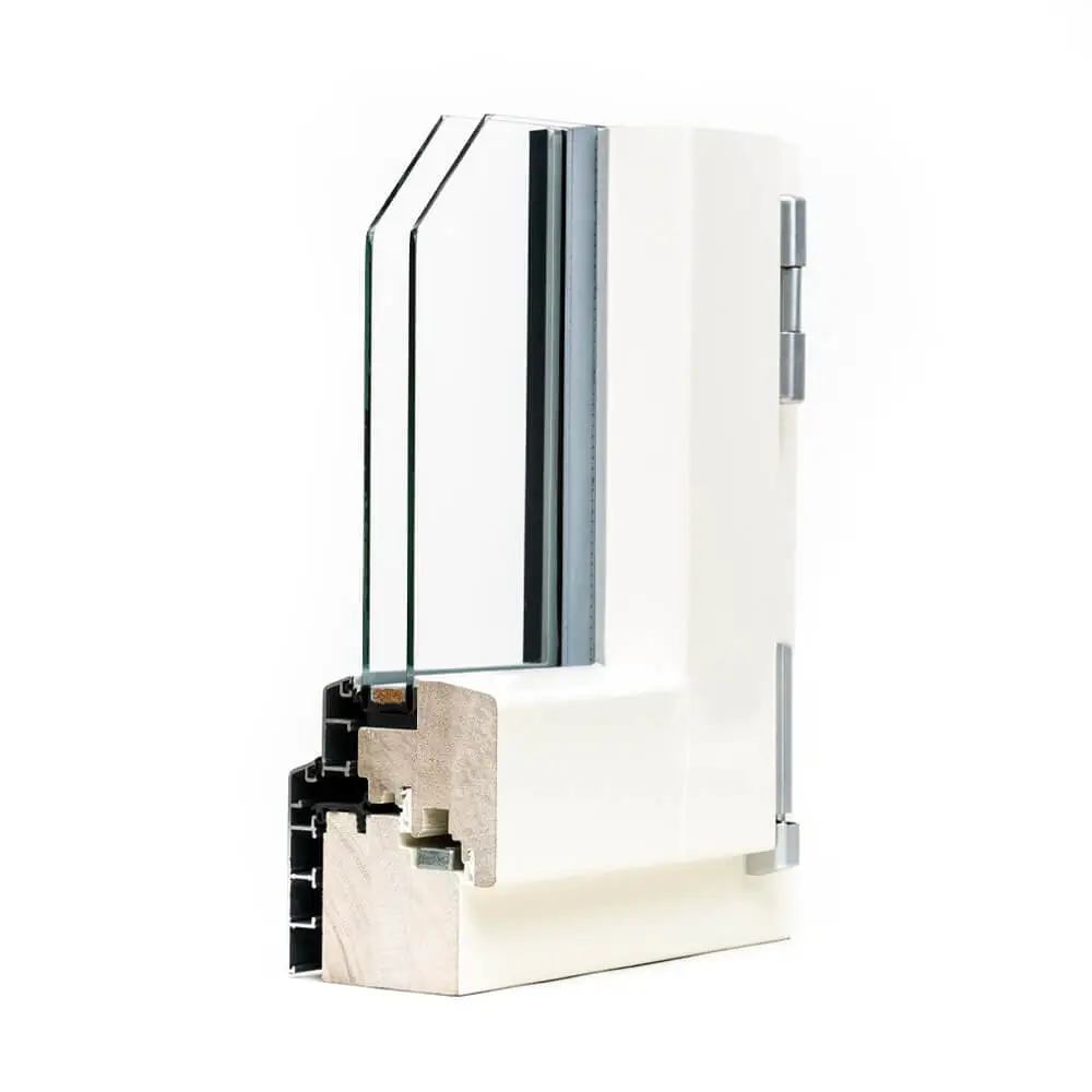 Elegante finestra in legno alluminio in un interno di pregio